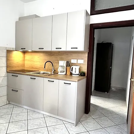 Sunshine 80 M From Pjescana Uvala