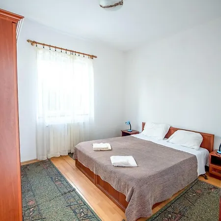 Apartment Sunshine 80 M From