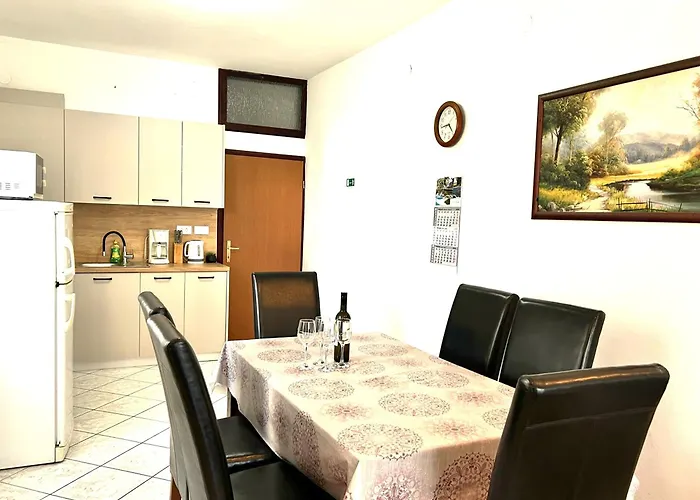 Sunshine 80 M From Pjescana Uvala